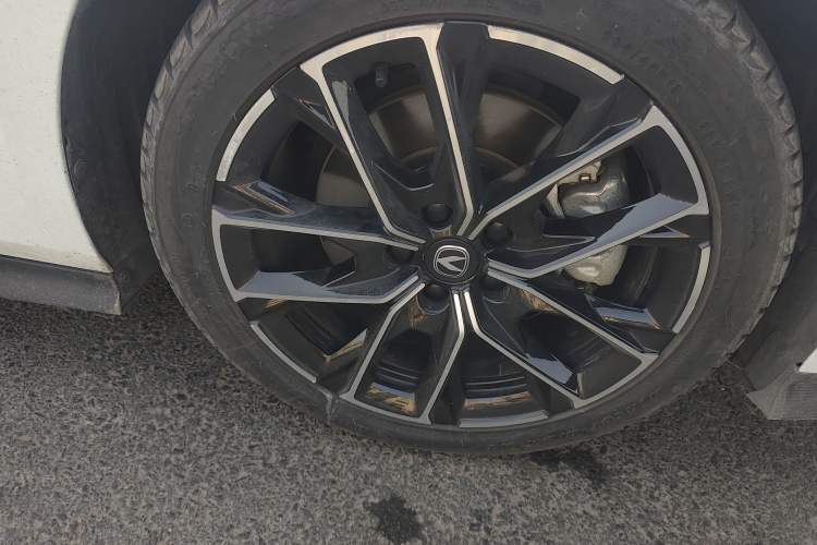 Used Changan UNI-V iDD 2024 Blue Whale Smart Electric iDD 136km Luxury Model