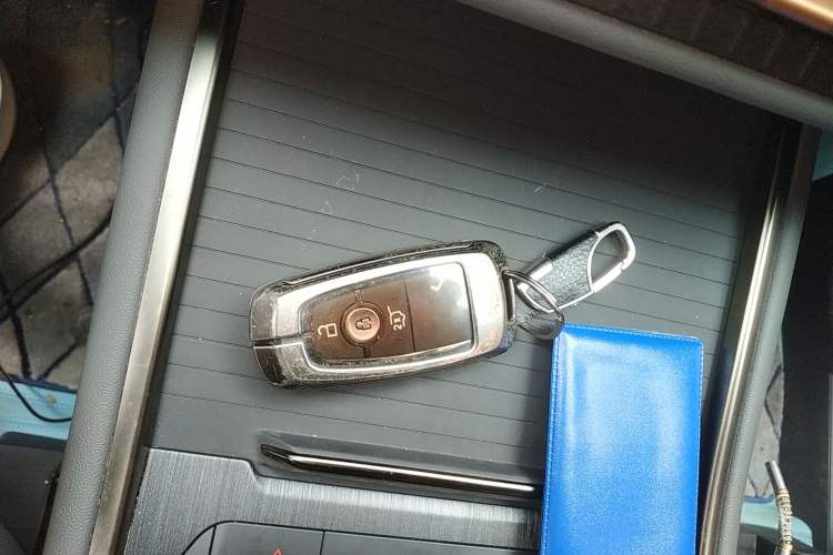 Used Ford Edge 2023 Ford Explorer L 2.0T EcoBoost Four-Wheel Drive 7-Seater Supreme Model Vehicle Key