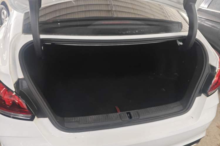 Used MG 5 2023 180 DVVT CVT Luxury Edition Trunk