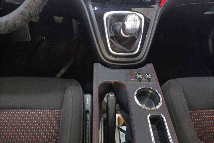 Used Haval H6 2016 Upgraded Model 1.5T Manual Two-Wheel Drive Value Edition