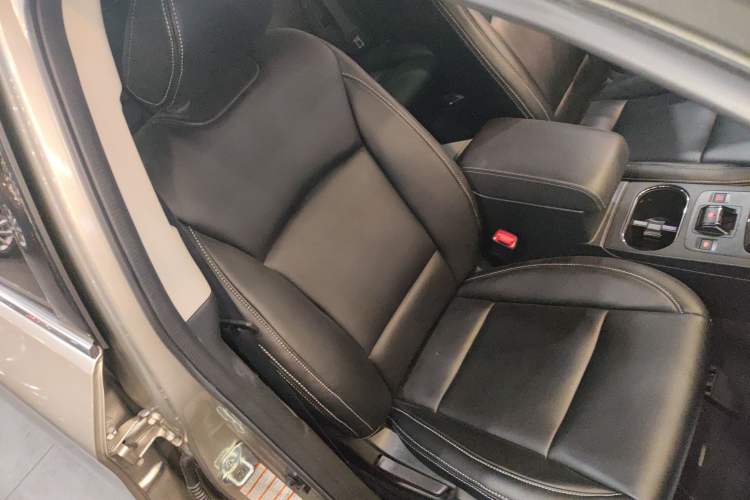 Used Subaru Outback 2015 2.5i Classic Edition Right Front Seat