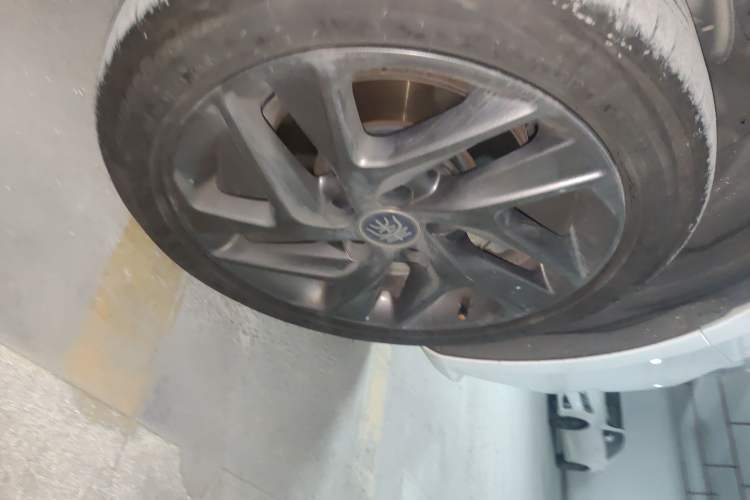 Used BYD Qin New Energy 2019 High-Range Deluxe Model Right Front Wheel Hub