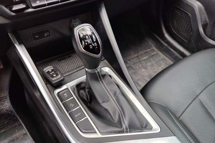 Used Geely Auto Vision X3 2020 1.5L CVT Luxury Model Gear Lever