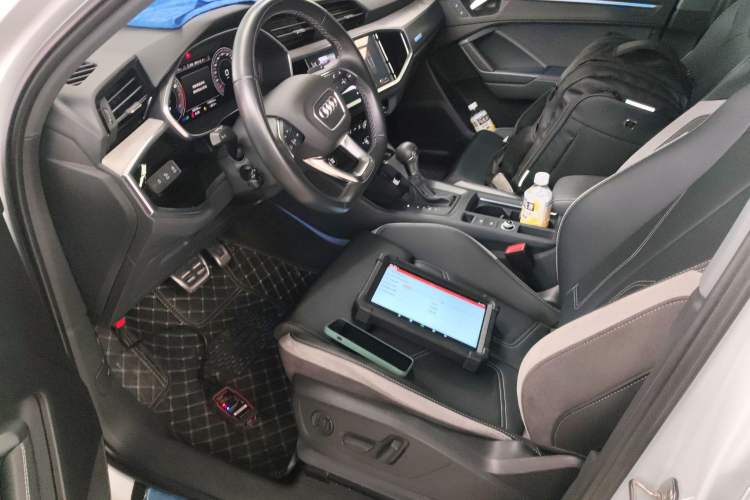 Used Audi Q3 2024 35 TFSI Fashion Dynamic Edition Driver Seat