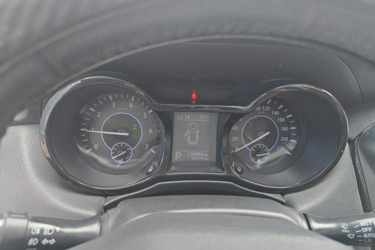 Used JMC Yusheng S350 2016 2.0T Automatic 4x4 Gasoline Luxury Version with Sunroof 7 Seats Instrument Cluster