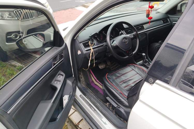 Used Volkswagen C-TREK 2018 1.5L Automatic Comfort Model Driver Seat