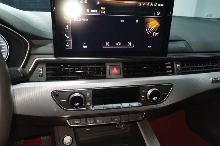 Used Audi A5 2021 Cabriolet 40 TFSI Fashionable and Dynamic Model Audio And AC Panel