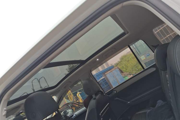 Used Volkswagen Touran 2018 Volkswagen Touran L 280TSI DSG Boundary Edition 7 Seats China VI Standard Headliner