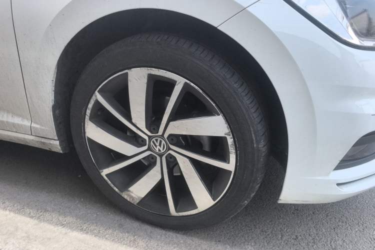 Used Volkswagen Sagitar 2021 280TSI DSG Excellence Edition Right Front Wheel Hub