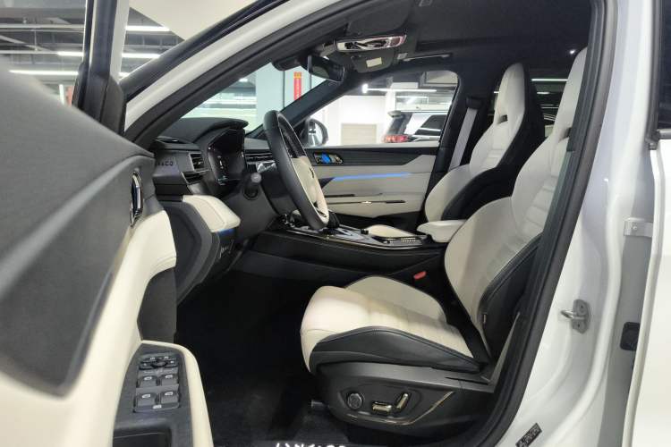 Used Lynk & Co 01 EM-P 2023 1.5TD EM-P Dawn Edition Interior 3