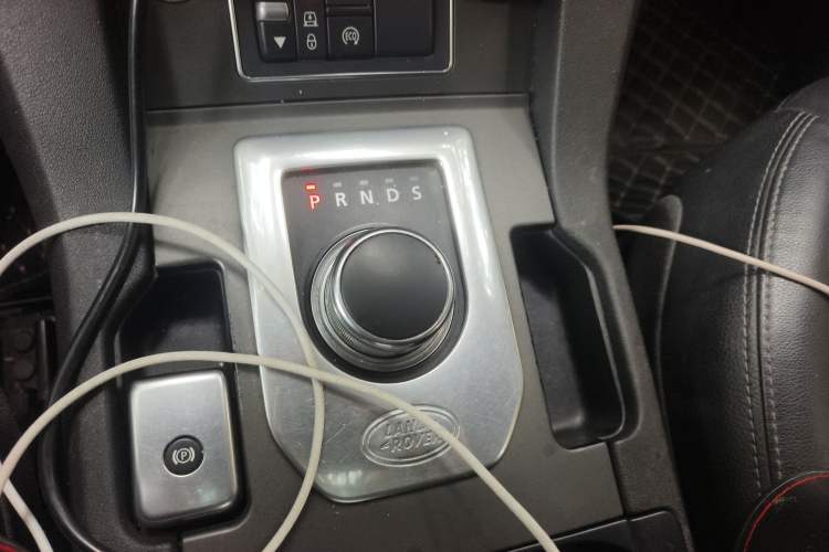 Used Land Rover Discovery 2014 3.0 SDV6 HSE Diesel Edition Gear Lever