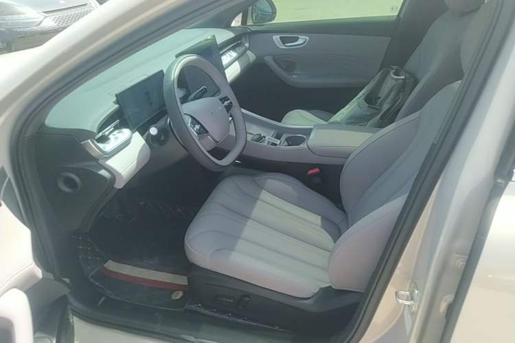 Used Roewe M7 DMH 2025 Model 160km Premium Version
