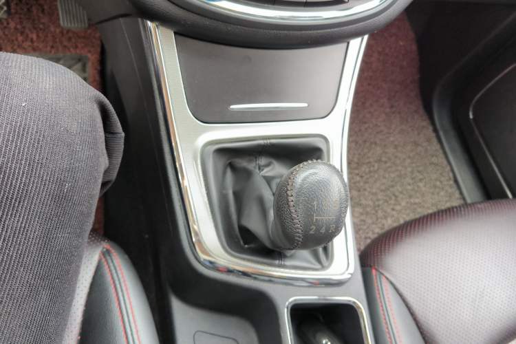 Used Baojun 560 2015 1.8L manual luxury version
