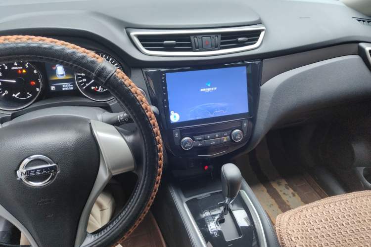 Used Nissan X-Trail 2015 2.0L CVT Comfort MAX Edition 2WD Audio And AC Panel