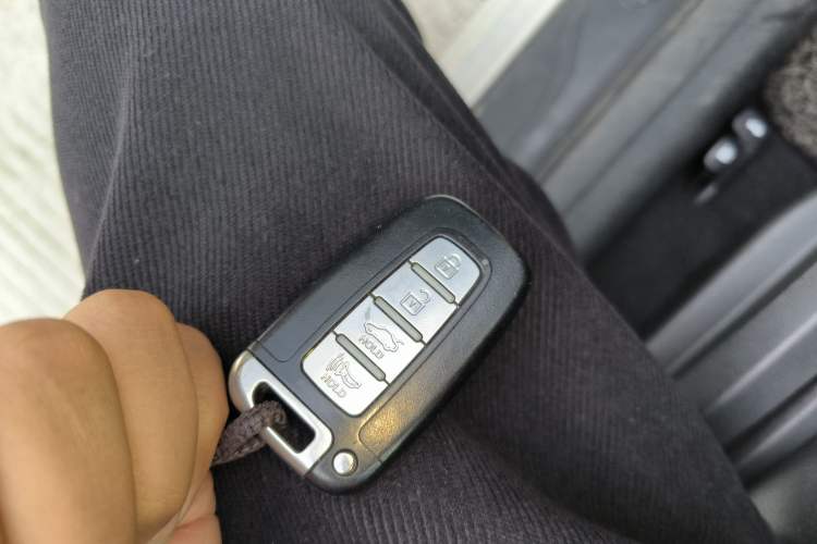 Used Hyundai Elantra (5th Generation / Langdong) 2016 1.6L Automatic Smart Version