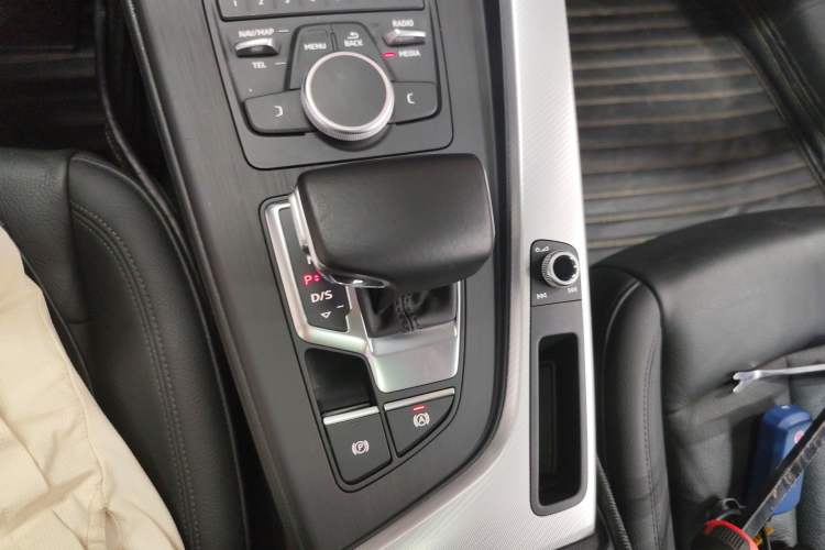 Used Audi A5 2019 Coupe 40 TFSI Fashion Edition China V Emission Standard