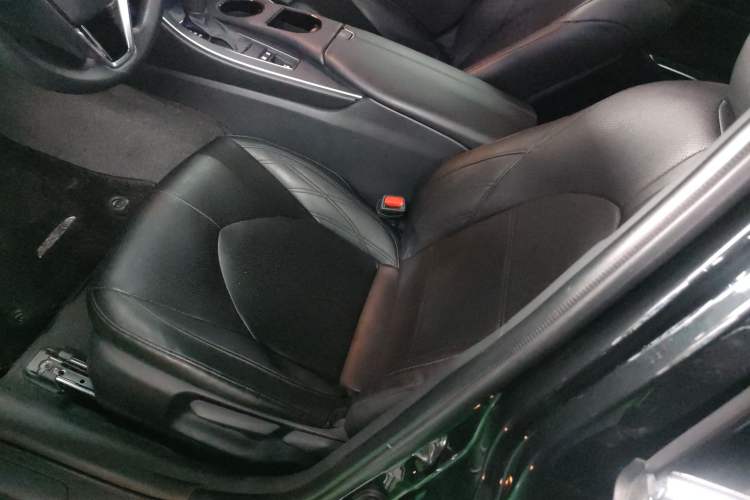 Used Toyota Avalon 2019 2.0L Ambition Edition China VI