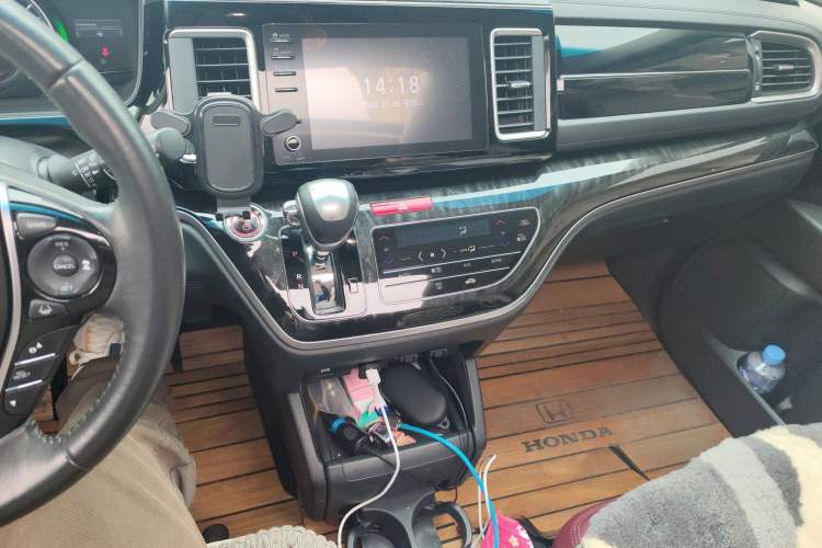 Used Honda Elysion 2019 2.0L Hybrid Comfort Edition Audio And AC Panel