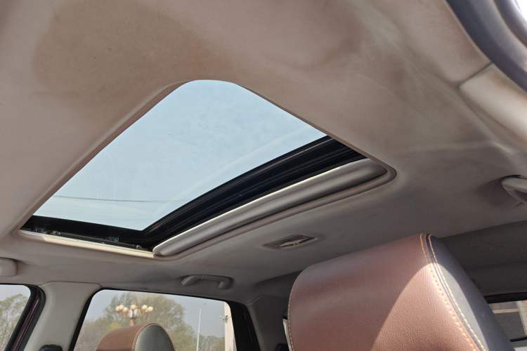 Used JMC Yusheng S350 2016 2.0T Automatic All-Wheel Drive Gasoline Luxury Version with Sunroof 5 Seats
