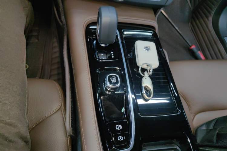 Used Volvo S90 New Energy 2024 Plug-in Hybrid Four-Wheel Drive Long-Range Zhiyi Luxury Edition