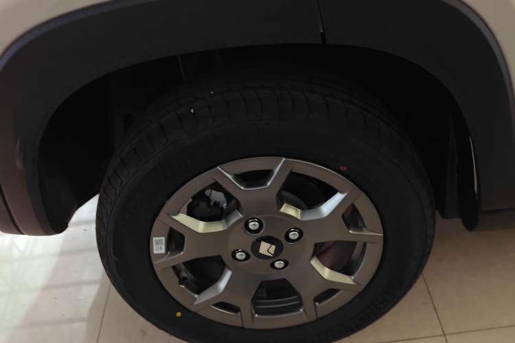 Used Baojun Spark EUV 2026 301km Flagship Edition Right Rear Wheel Hub