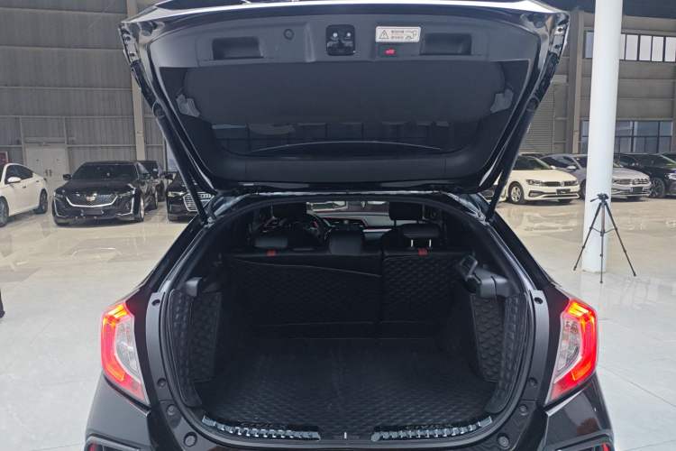 Used Honda Civic 2021 HATCHBACK 220TURBO CVT Trendy Cool Edition Trunk