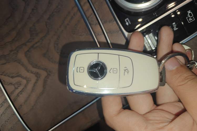 Used Mercedes-Benz E-Class 2018 Facelifted E 300 L Stylish Version Interior 1