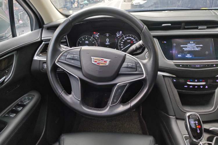 Used Cadillac XT5 2018 25T Luxury Model Steering Wheel