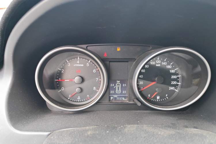 Used Haval H6 2013 Upgraded Model 2.4L Automatic Two-Wheel Drive Elite Version Instrument Cluster