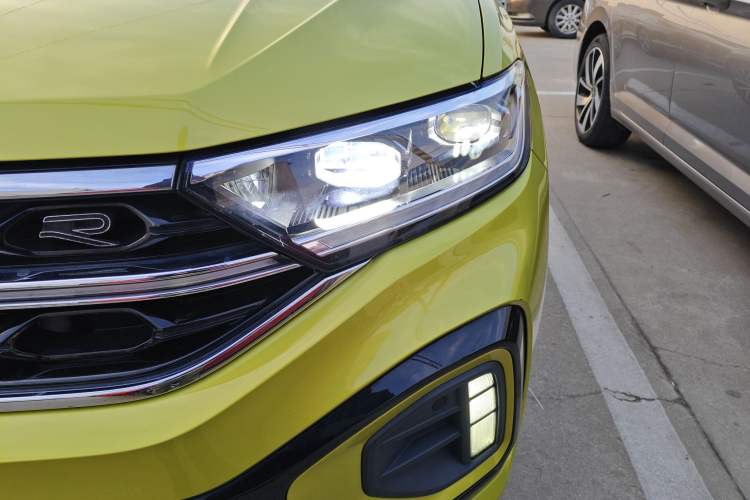 Used Volkswagen T-ROC 2023 300TSI DSG Two-Wheel Drive Starlight Edition
