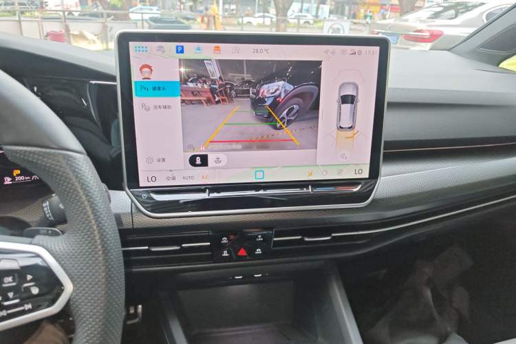 Used Volkswagen Golf 2025 300TSI R-Line Audio And AC Panel