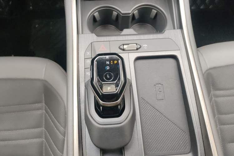 Used Ford Edge 2023 Ford Explorer L 2.0T EcoBoost Four-Wheel Drive 7-Seater Supreme Model Gear Lever