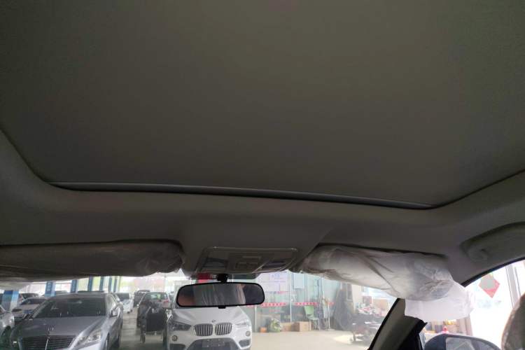 Used Sinotruk VGV U70 2021 1.5T Automatic Youyue Edition 7-Seater Headliner