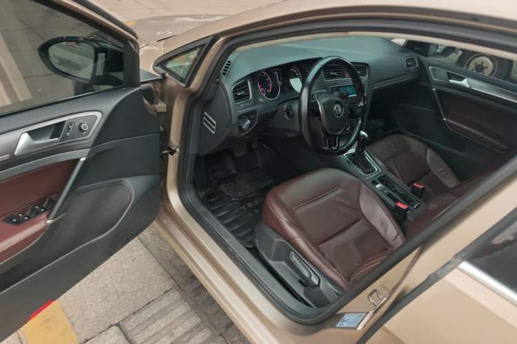 Used Volkswagen Golf 2015 1.4TSI Automatic Comfort Model Driver Seat