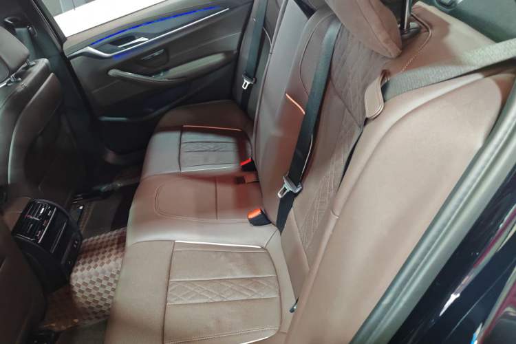 Used BMW 5 Series 2022 Restyled 530Li Leading Edition M Sport Package Left Rear Seat