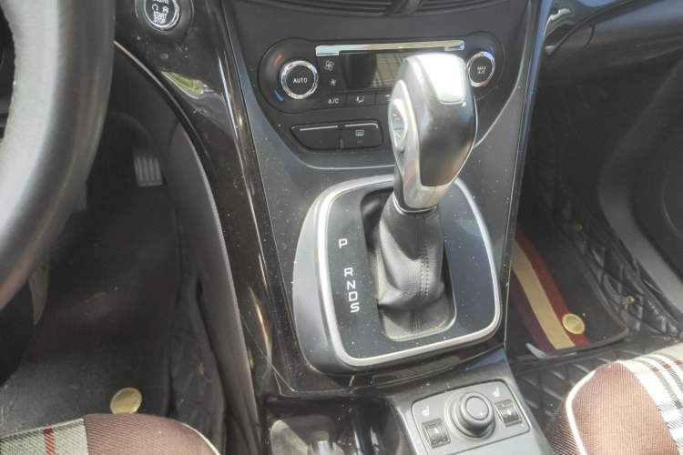 Used Ford Kuga 2015 2.0L GTDi Four-Wheel-Drive Sport Model Gear Lever