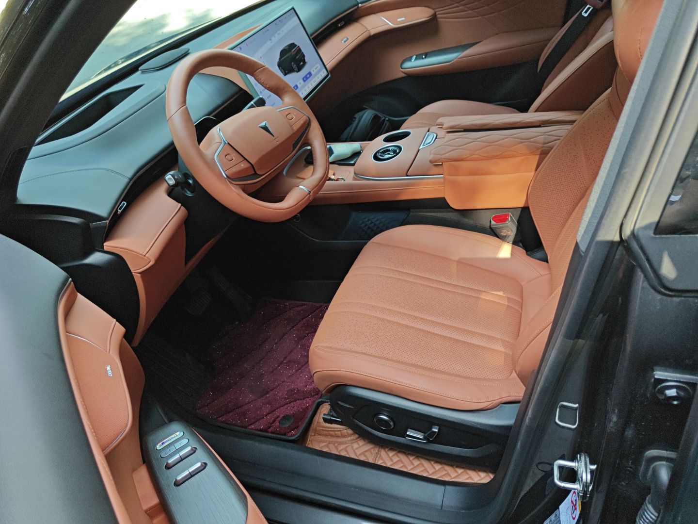 المقاعد الأمامية داخل السيارة