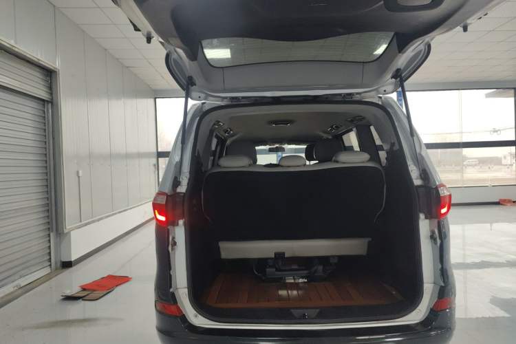 Used Huasong 7 2017 2.0T Automatic Standard Edition
