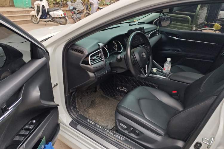 Used Toyota Camry 2021 2.0G Luxury Edition
