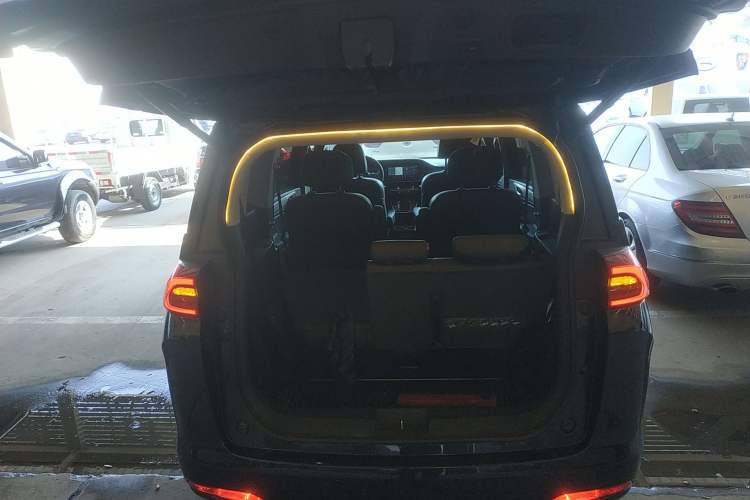 Used GAC Trumpchi M6 2019 270T DCT Prestige Edition (7-seater) China VI Trunk