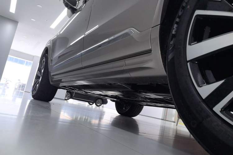 Used Volvo XC90 2025 Facelifted B6 Zhiyuan Luxury Version with 6 Seats