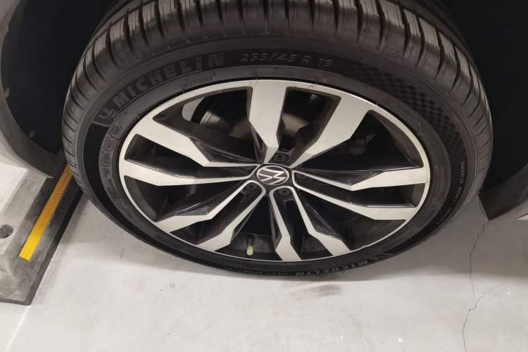 Used Volkswagen Tiguan L 2021 330TSI Automatic Two-Wheel Drive R-Line Flagship Edition
