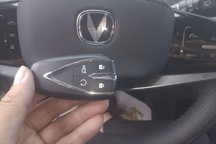 Used Changan UNI-K iDD 2024 ZhiDian iDD 1.5T 135km Smart Leading Model