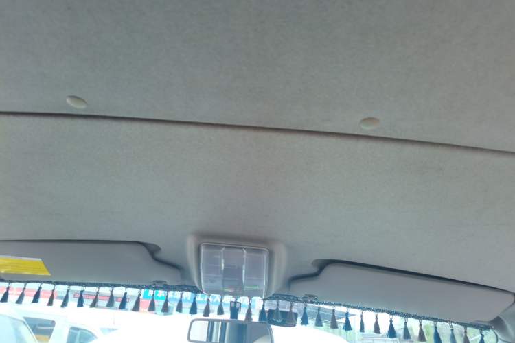 Used SAIC MAXUS Xintu V80 2024 Aotong Value Edition 6MT Short Wheelbase Ultra-Low Roof 127 Ps 7/8/9-Seater Headliner