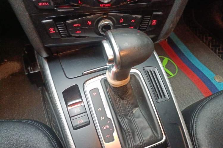 Used Audi A4L 2013 35 TFSI Automatic Standard Model Gear Lever