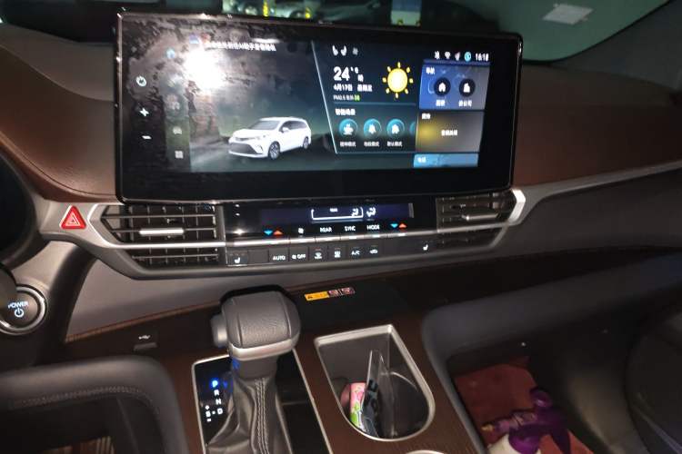 Used Toyota Granvia 2024 2.5L Hybrid Prestige PLUS Four-Wheel Drive Version Audio And AC Panel