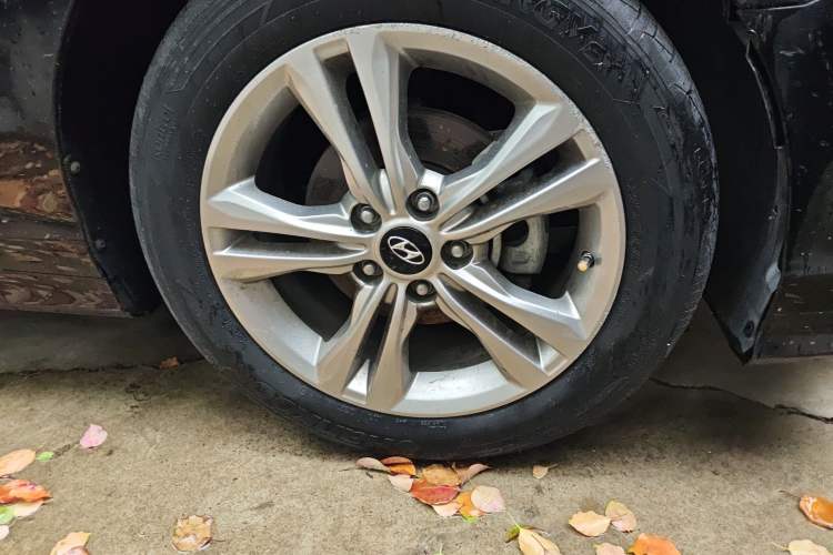 Used Hyundai Sonata 2017 2.0L GLS Smart Model Right Front Wheel Hub