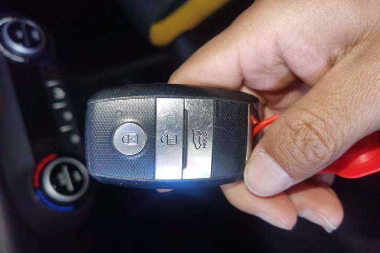 Used Kia kx1 Stonic 2019 1.4L Automatic Sport Edition China VI Vehicle Key