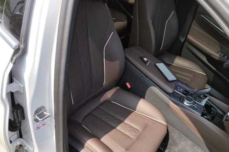 Used BMW 5 Series 2022 Second Facelift 530Li Leading Edition M Sport Package Right Front Seat