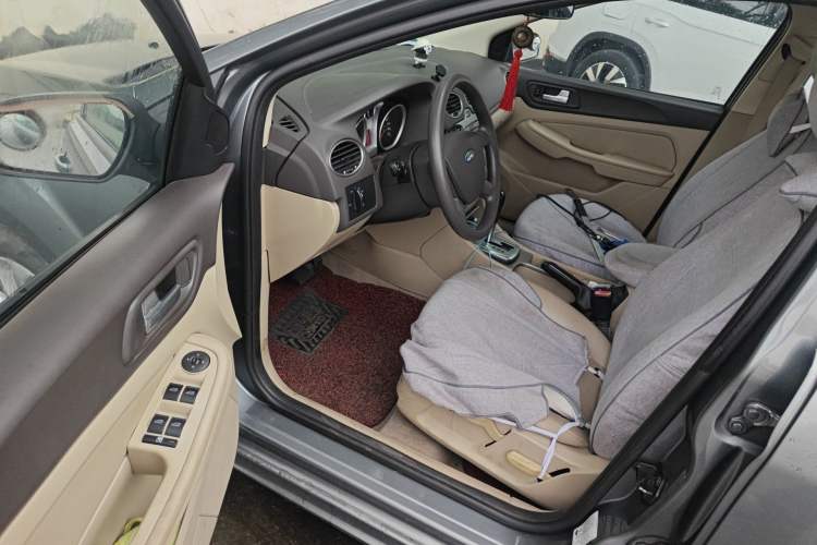 Used Ford Focus 2012 Hatchback Classic 1.8L Automatic Fashion Edition Driver Seat